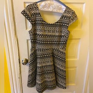 Mossimo fit and flare geometry skater dress in black and off-white - XL